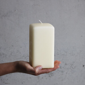 Quadratische Stumpenkerze, Kerze als in Beige, Kirchenkerze