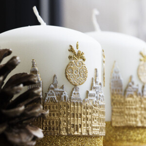 Stadtmotiv, Stumpenkerze 9 cm hoch, Weihnachtskerze in Weiß