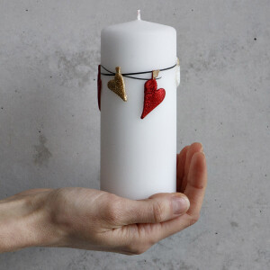 Weiße Stumpenkerze mit Glitter Herzen aus Wachs, Hochzeitskerze