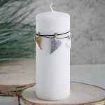 Kerze mit Herzen, Stumpenkerze als Dekoration zur Hochzeit