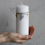 Kerze mit Herzen, Stumpenkerze als Dekoration zur Hochzeit