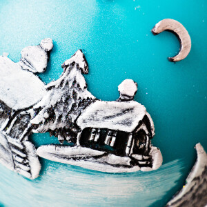 Kugelkerze mit Weihnachtsmotiv aus Wachs, Weihnachtskerze