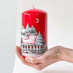 Zauberhafte Weihnachtskerze mit handgearbeitetem Wintermotiv