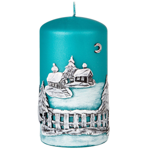 Dicke, türkise Stumpenkerze zu Weihnachten mit einem Wachsmotiv in Handarbeit