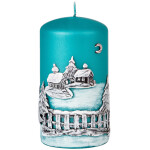 Dicke, türkise Stumpenkerze zu Weihnachten mit einem Wachsmotiv in Handarbeit