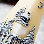 Pyramidenkerze mit Weihnachtsmotiv aus Wachs, Adventskerze