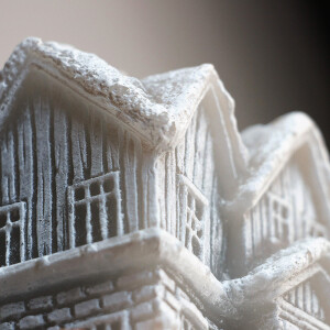 Weihnachtskerze, graues Haus aus Wachs, 3D Motivkerze