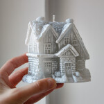 Weihnachtskerze, graues Haus aus Wachs, 3D Motivkerze