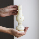 Weihnachtslampe aus Wachs, Figurenkerze, Weihnachtskerze in Creme