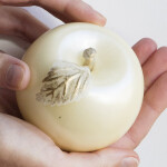 Eine Kerze in Form eines Apfels, Kugelkerze für den Mittelpunkt