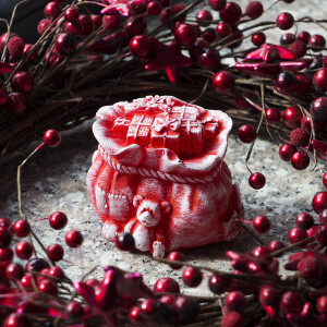 Weihnachtskerze als Geschenk aus Wachs, Nikolaus-Sack aus Wachs