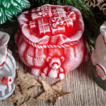 Weihnachtskerze als Geschenk aus Wachs, Nikolaus-Sack aus Wachs