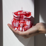 Weihnachtskerze als Geschenk aus Wachs, Nikolaus-Sack aus Wachs