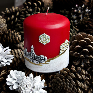 Stilsichere Stumpenkerze mit Winterlandschaft 8 x 9 cm