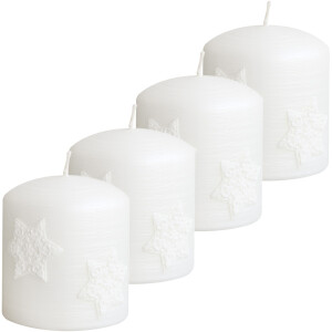 Weiße Weihnachtskerze mit Sterne aus Wachs auf der Rillenkerze