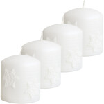 Weiße Weihnachtskerze mit Sterne aus Wachs auf der Rillenkerze