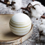 Weiße Kugelkerze, goldenen Ringen, Weihnachtskugelkerze