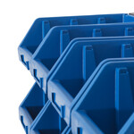 Wandregal mit 12 großen 3,8 Liter blauen Stapelboxen