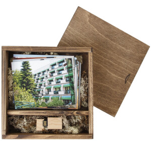 Quadratische Holzkiste, Schiebedeckel, USB-Fach, 18 × 18 × 5 cm