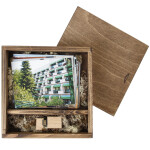 Quadratische Holzkiste, Schiebedeckel, USB-Fach, 18 × 18 × 5 cm