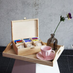 Unbehandelte Holz-Teekiste mit Schloss, 6 Fächer, 22,5 × 16,5 × 8 cm