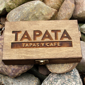 Kleine Kiste aus Holz für Geld mit Schloss, 18 × 10 × 3,5 cm