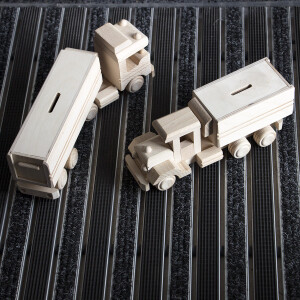 Holz-Truck als Sparbüchse, Holzspielzeug, 29 × 7 × 11 cm