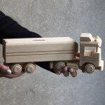 Holz-Truck als Sparbüchse, Holzspielzeug, 29 × 7 × 11 cm
