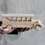 Holzauto, Bus aus Vollholz, Schulbus 29 × 9,5 × 10,5 cm