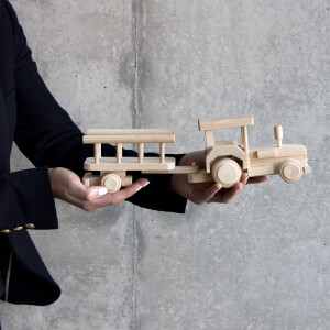 Traktor mit Anhänger, Bauernhof Holz Kinderspielzeug, 34 × 7 × 10 cm