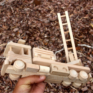 Feuerwehr, Holzfeuerwehrauto, Holzspielzeug, 33 × 7 × 12 cm