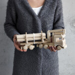 Holz-Lkw mit Kran, Holzspielzeug, Kinderspielzeug, 32 × 9 × 15 cm