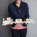 Holzeisenbahn mit Bausteinen, Holzspielzeug, 56 × 7 × 12 cm