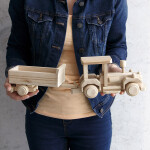 Traktor mit Hänger, Holz, Holzspielzeug, 43 x 8 x 12 cm