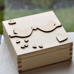 Großes Holzherz mit Fädelloch, 10 × 10 cm, Holz-Herzen