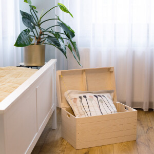 Große Holzkiste mit Deckel, Bettkiste aus Holz, 56 × 33 × 35 cm