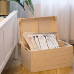 Große Holzkiste mit Deckel, Bettkiste aus Holz, 56 × 33 × 35 cm