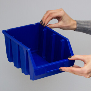 blaue große Stapelkiste mit Etikettenfach und Wandhalter 3,8 Liter