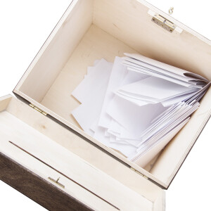 Briefbox in Eiche Dunkel, Wahlurne 17 Liter aus Holz, 25 × 29 × 30 cm