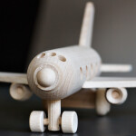 Flugzeug aus Holz, Passagierflugzeug, 24 × 27 × 13 cm