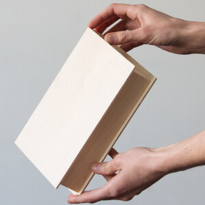 Holzkiste in Buchform, 21 x 17 x 4,5 cm
