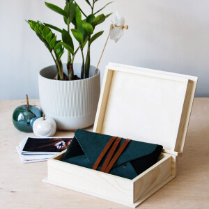 Große Buchschatulle aus Holz, 24 × 19 × 8 cm